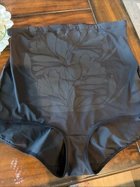Maidenform Black High-Waist Shaping Briefs with Subtle Floral Print